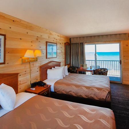 Quality Inn & Suites Mackinaw City Beachfront Dış mekan fotoğraf