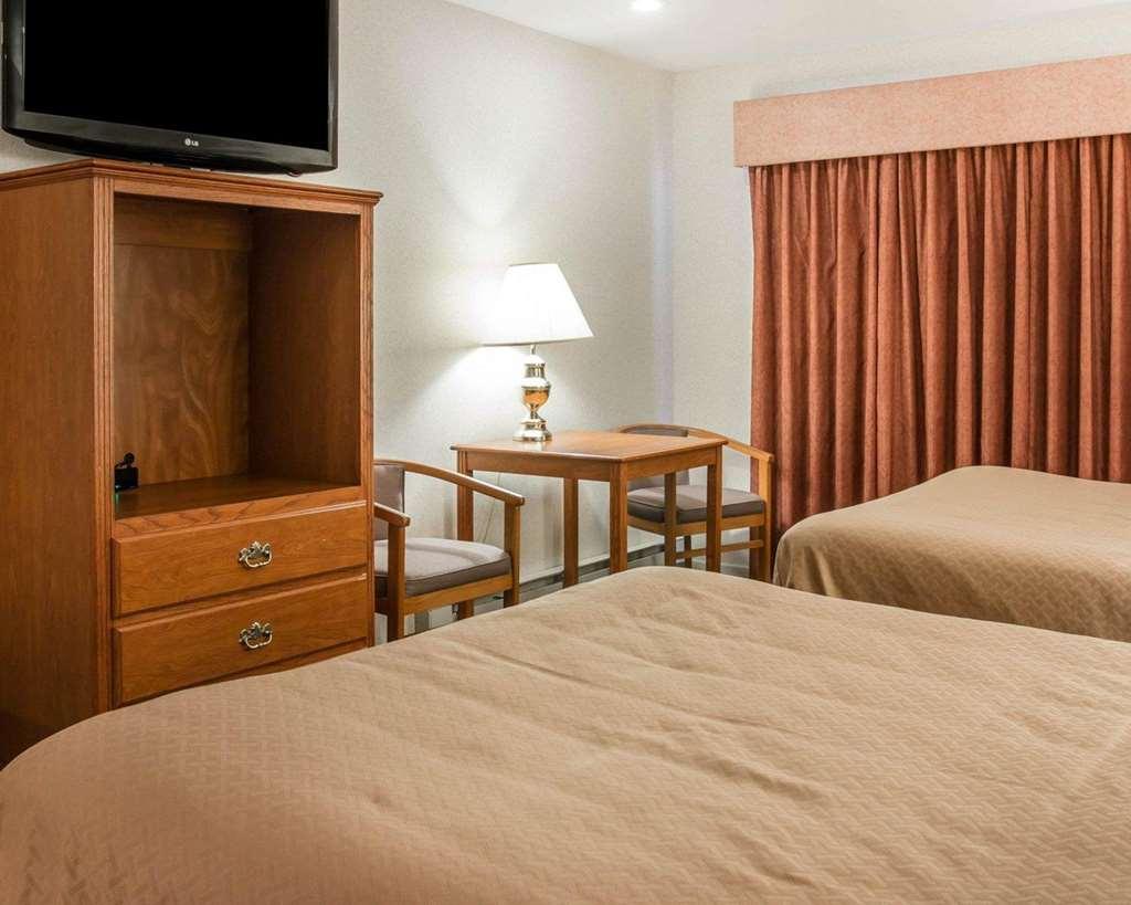 Quality Inn & Suites Mackinaw City Beachfront Oda fotoğraf