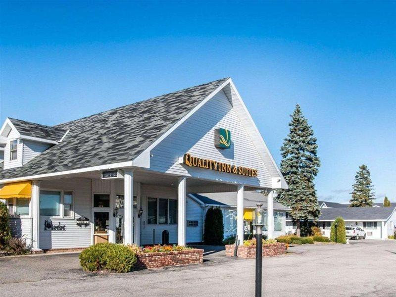 Quality Inn & Suites Mackinaw City Beachfront Dış mekan fotoğraf