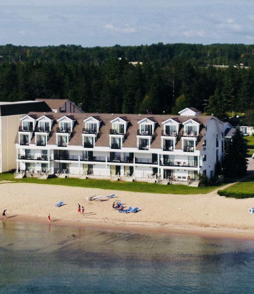 Quality Inn & Suites Mackinaw City Beachfront Dış mekan fotoğraf