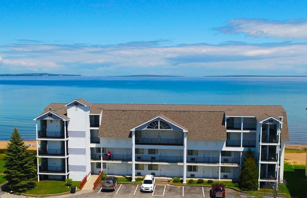 Quality Inn & Suites Mackinaw City Beachfront Dış mekan fotoğraf