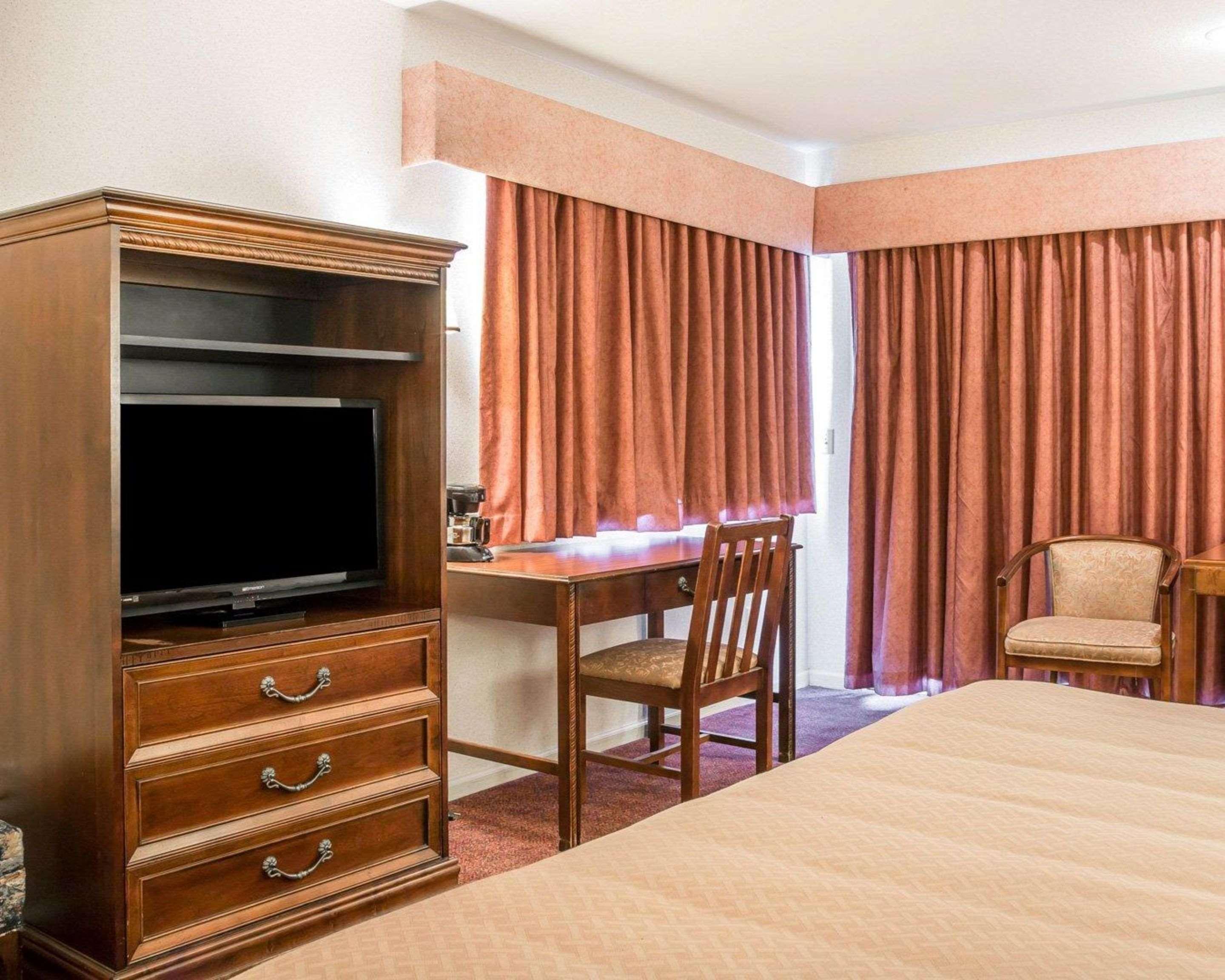Quality Inn & Suites Mackinaw City Beachfront Dış mekan fotoğraf