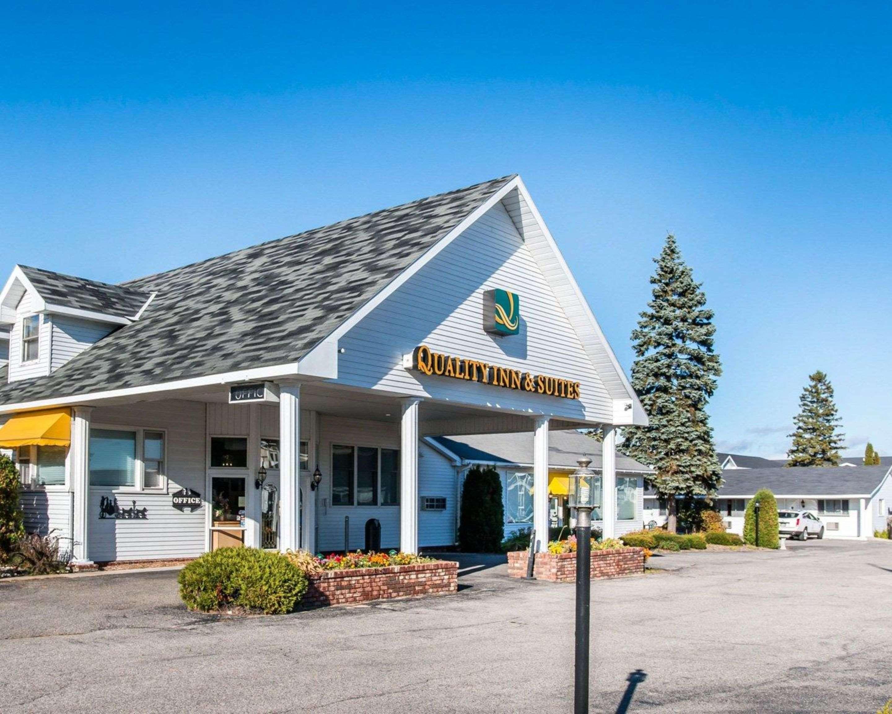 Quality Inn & Suites Mackinaw City Beachfront Dış mekan fotoğraf