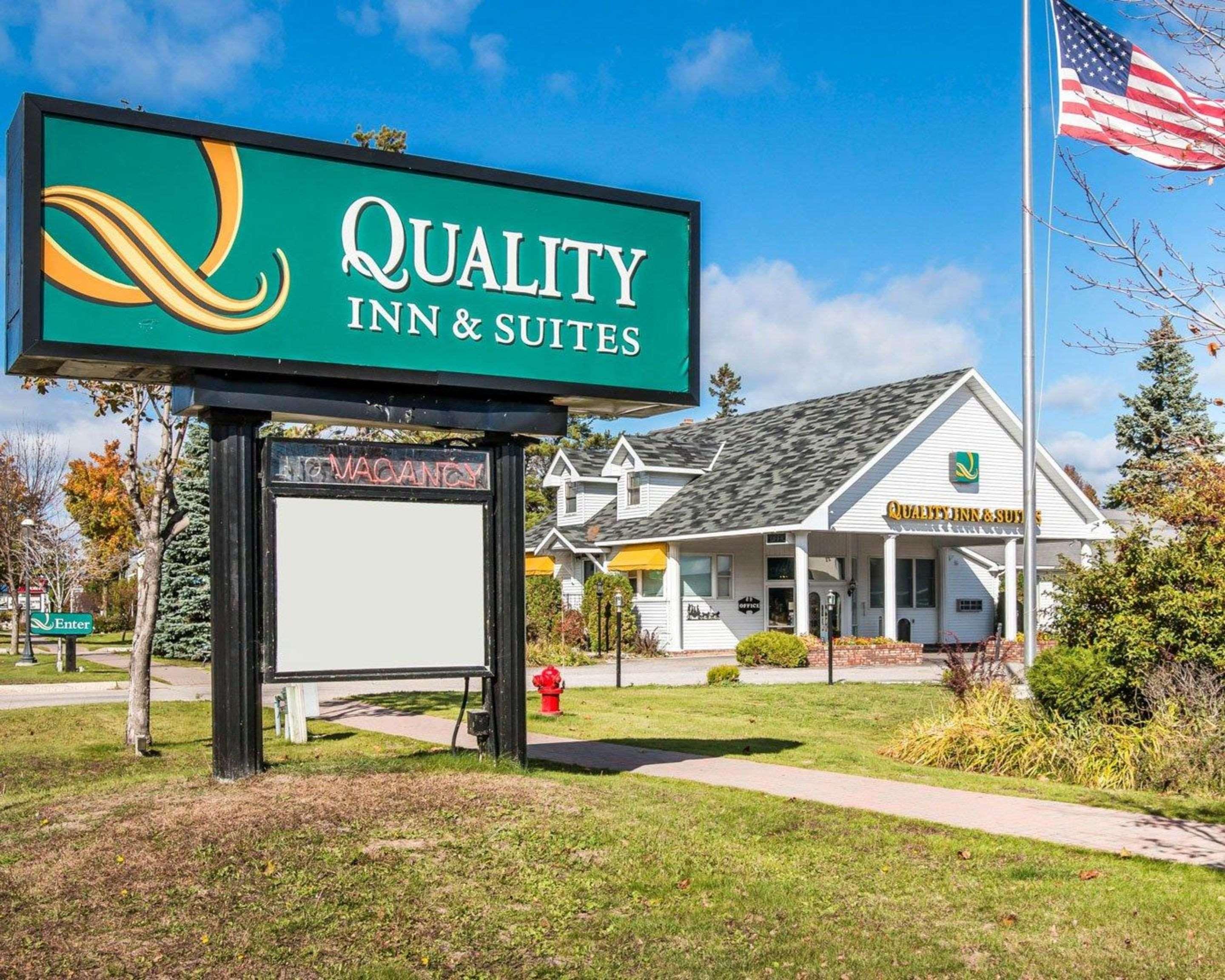 Quality Inn & Suites Mackinaw City Beachfront Dış mekan fotoğraf