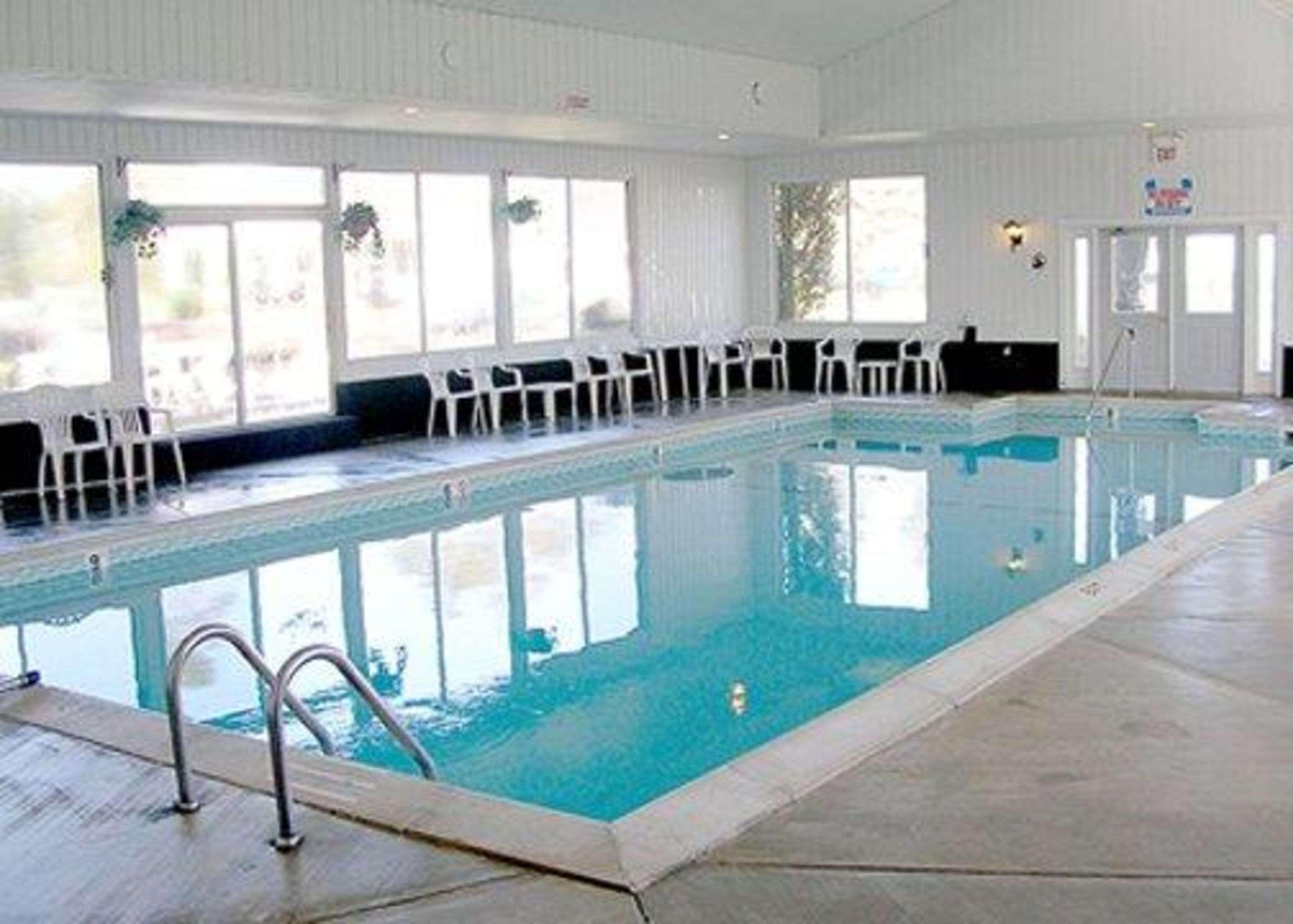 Quality Inn & Suites Mackinaw City Beachfront Konforlar fotoğraf