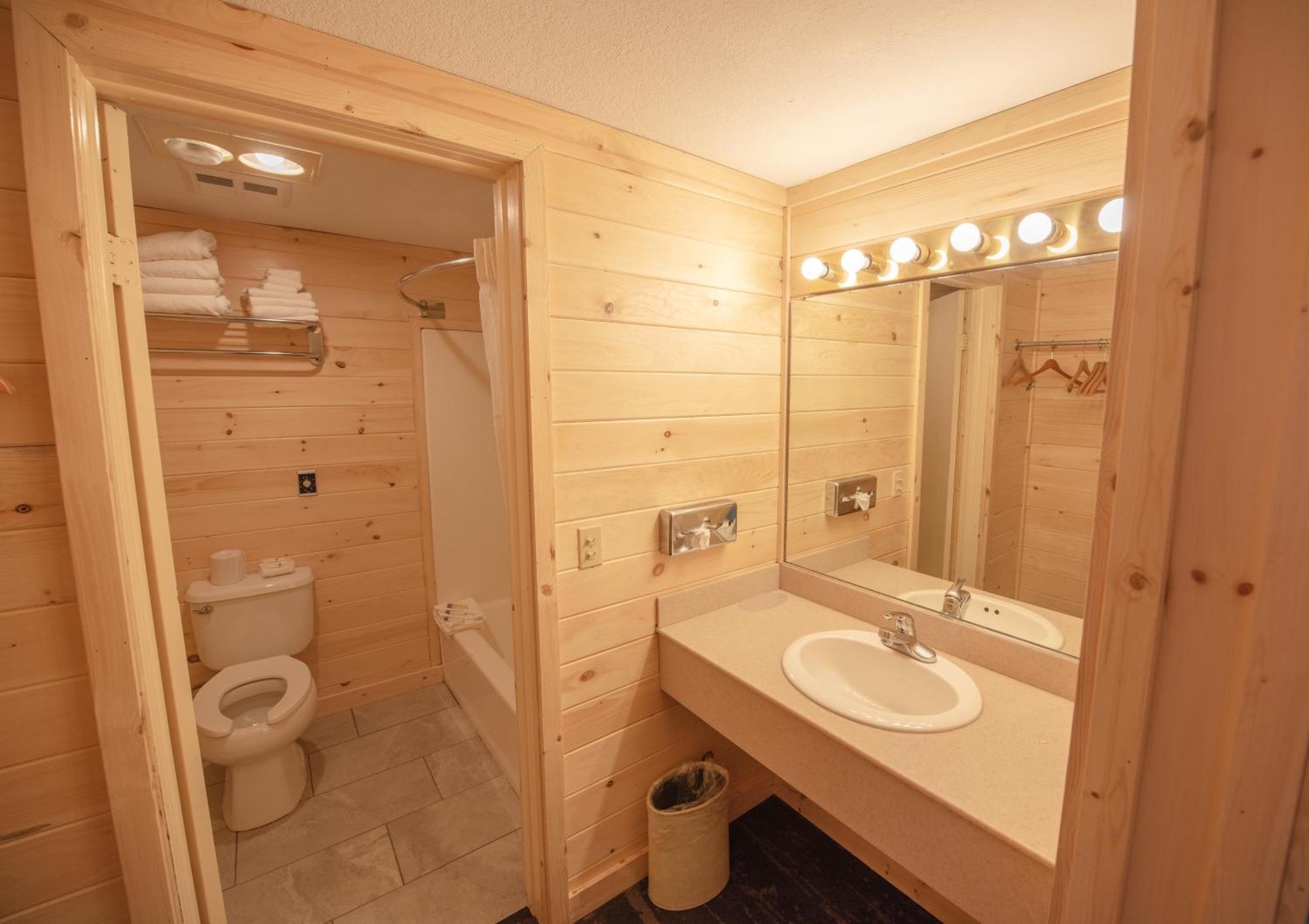 Quality Inn & Suites Mackinaw City Beachfront Dış mekan fotoğraf