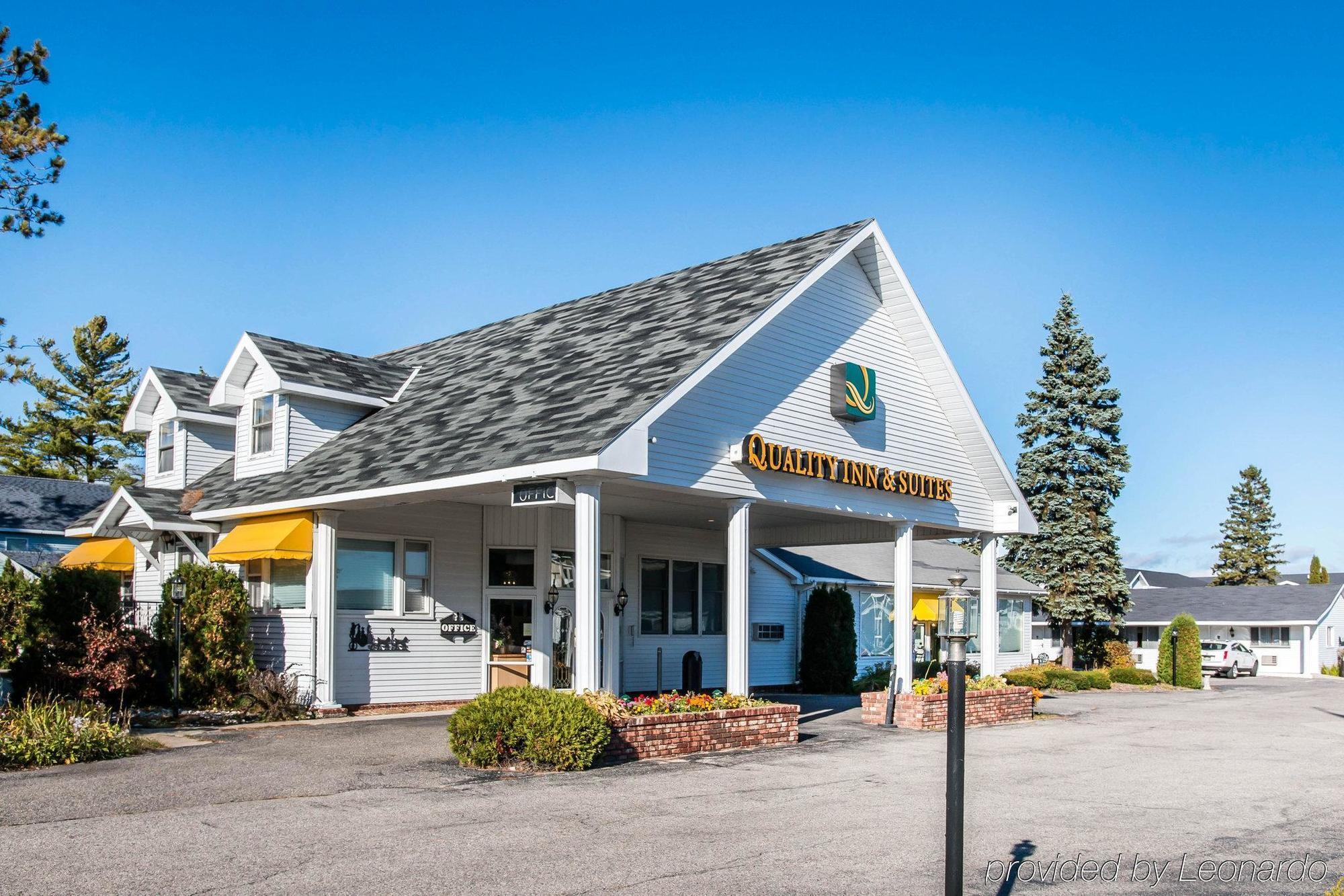 Quality Inn & Suites Mackinaw City Beachfront Dış mekan fotoğraf