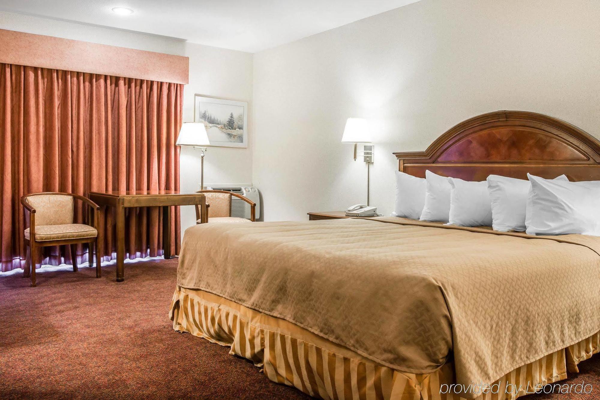 Quality Inn & Suites Mackinaw City Beachfront Dış mekan fotoğraf