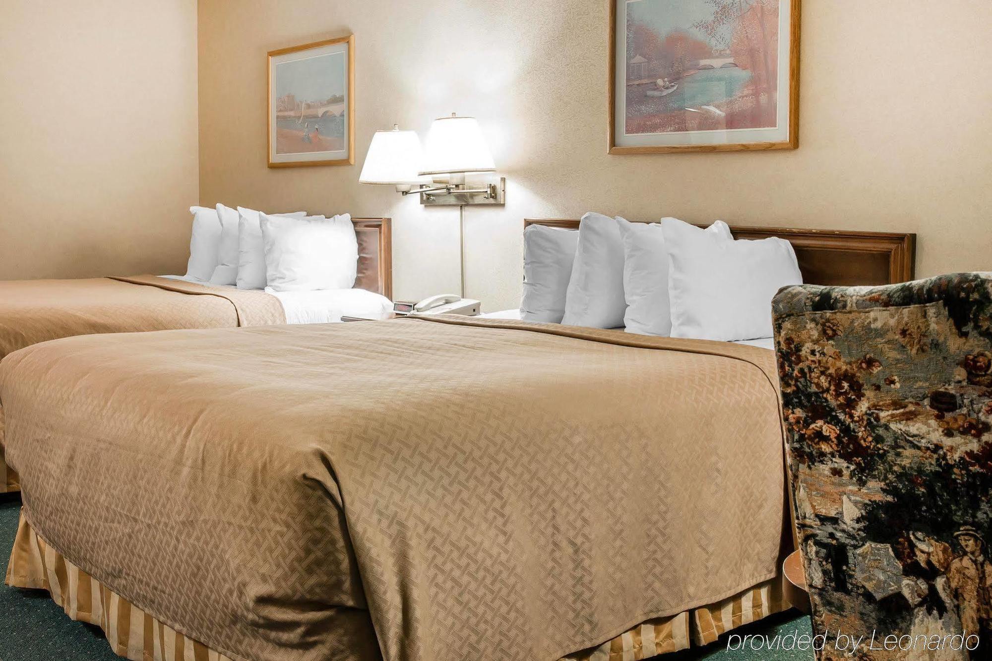 Quality Inn & Suites Mackinaw City Beachfront Dış mekan fotoğraf