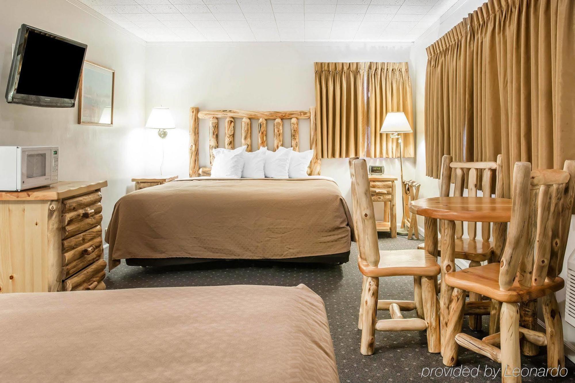 Quality Inn & Suites Mackinaw City Beachfront Dış mekan fotoğraf