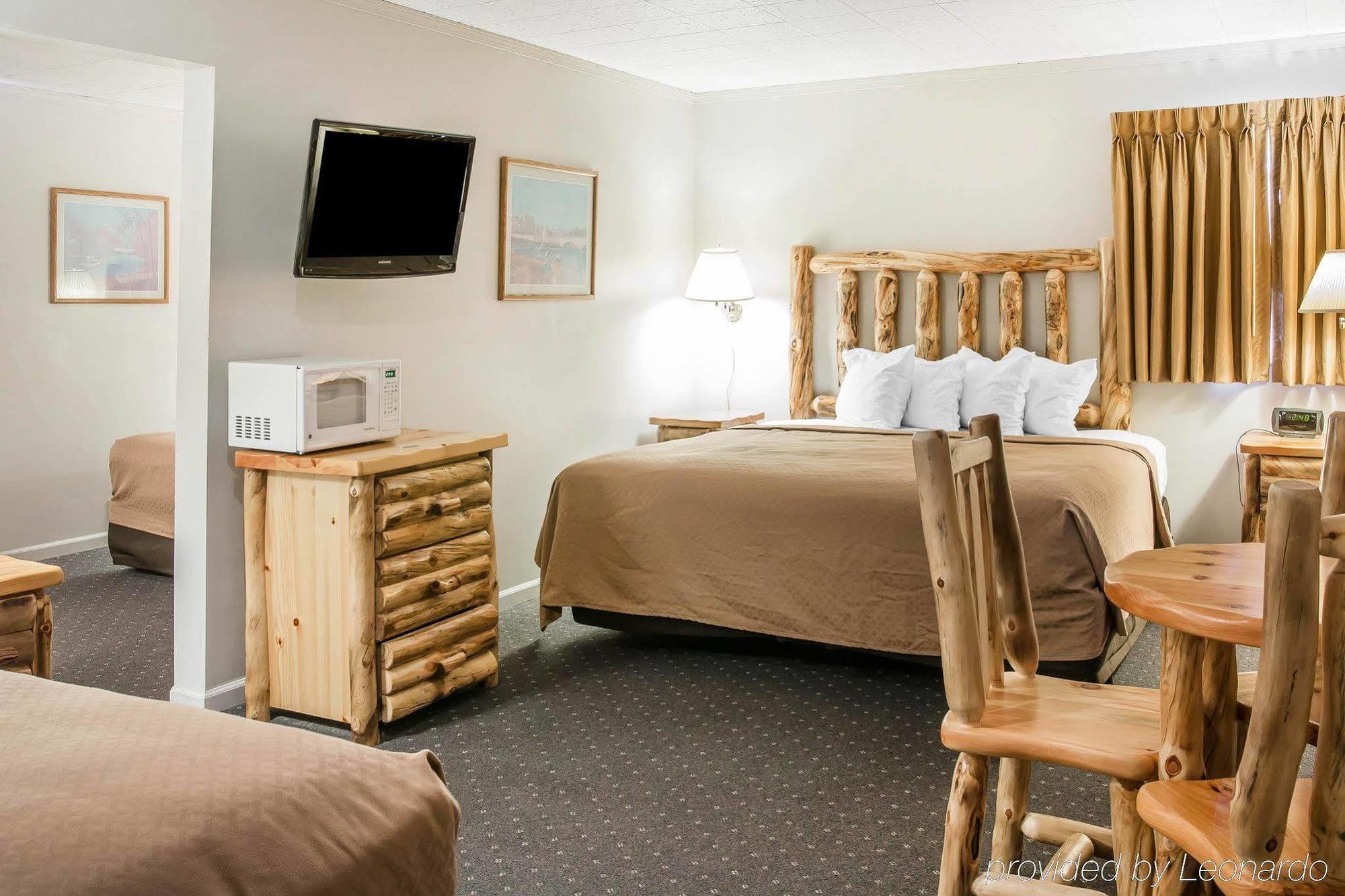 Quality Inn & Suites Mackinaw City Beachfront Dış mekan fotoğraf