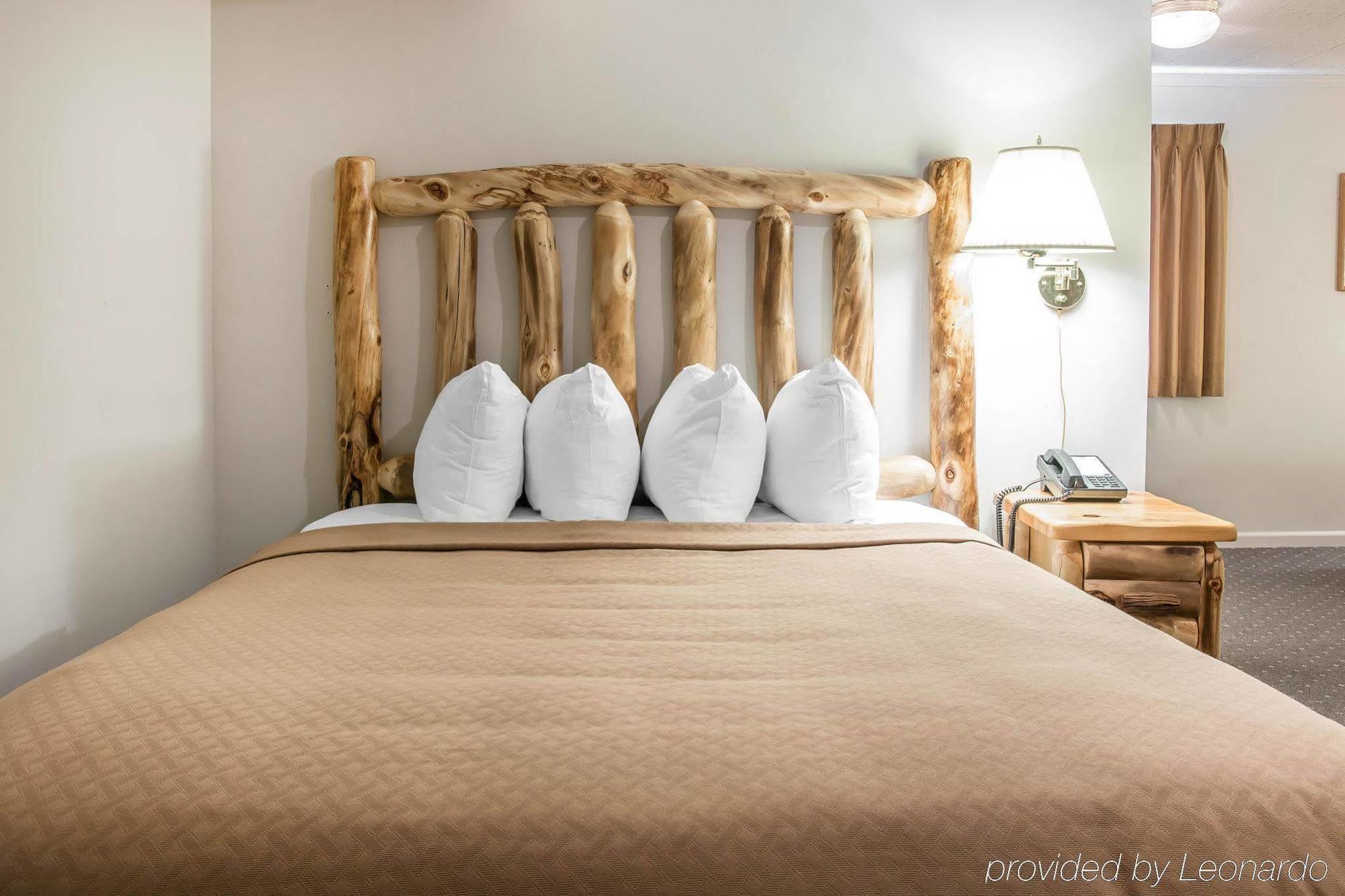 Quality Inn & Suites Mackinaw City Beachfront Dış mekan fotoğraf