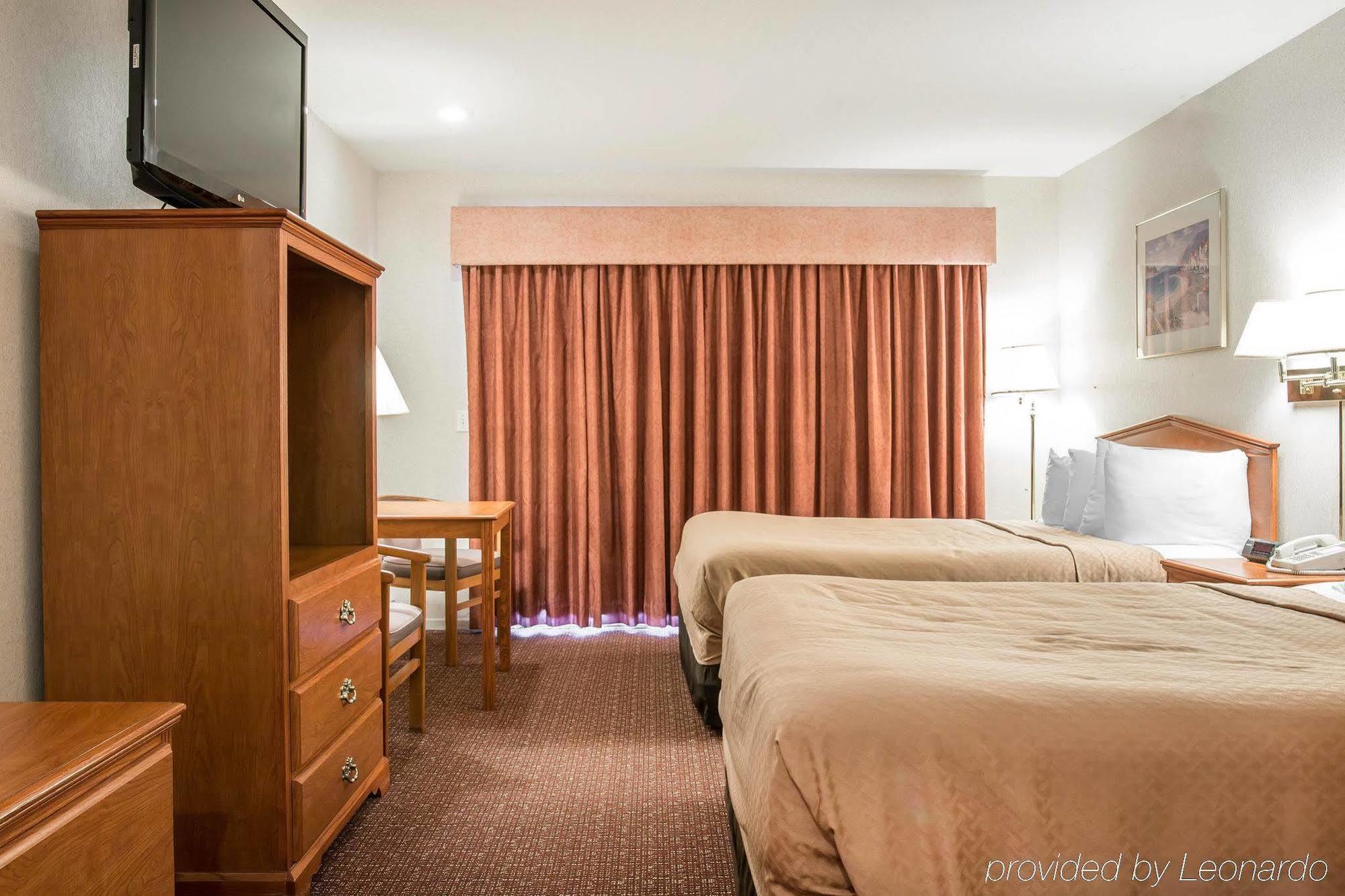 Quality Inn & Suites Mackinaw City Beachfront Dış mekan fotoğraf